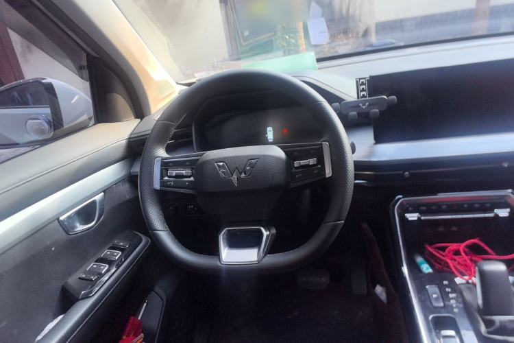 Used Wuling Asta 2022 2.0L DHT Electric-Speed Version
