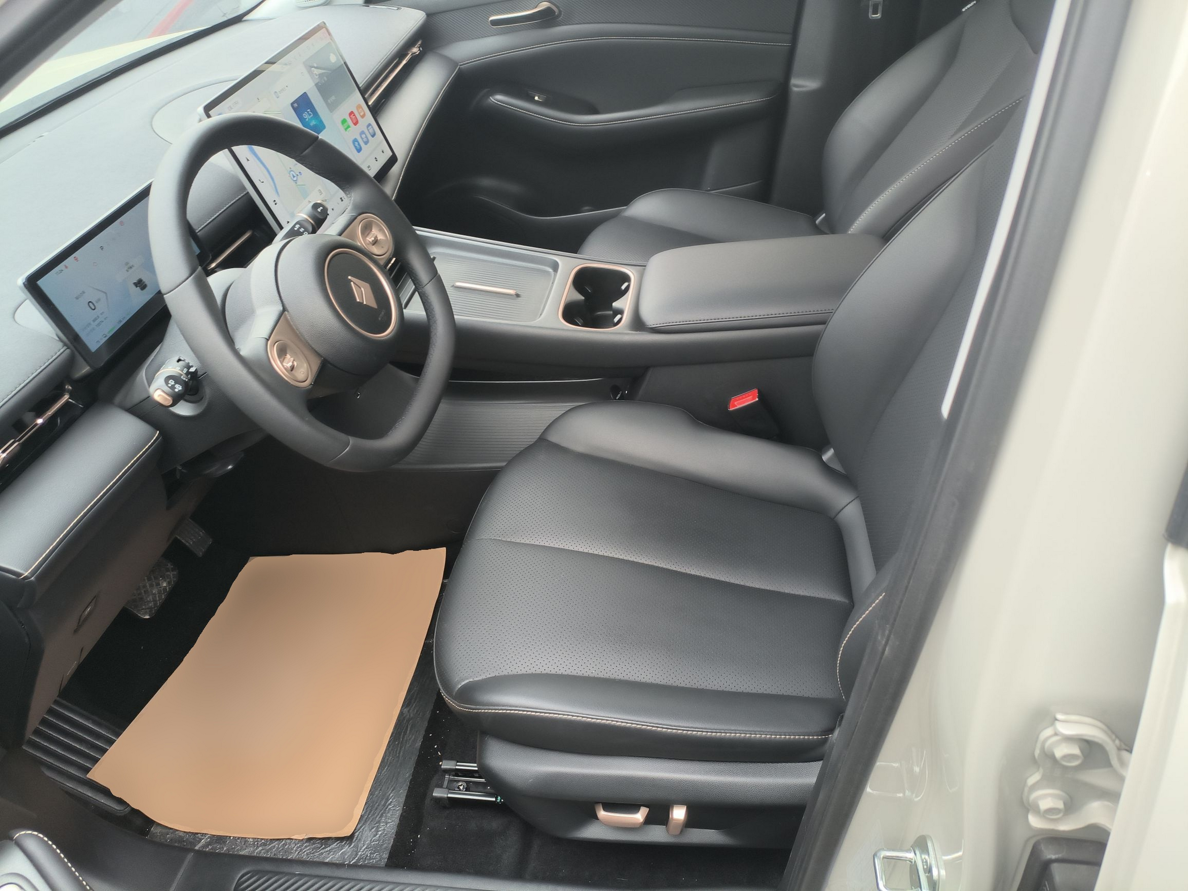 Переднее сиденье в автомобиле