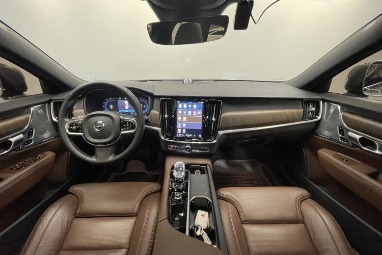 Used Volvo V90 2024 Cross Country B5 AWD Prestige Edition
