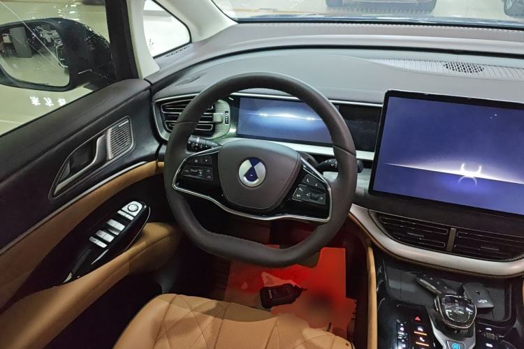 Used Denza D9 2024 DM-i 1050 Luxury Model
