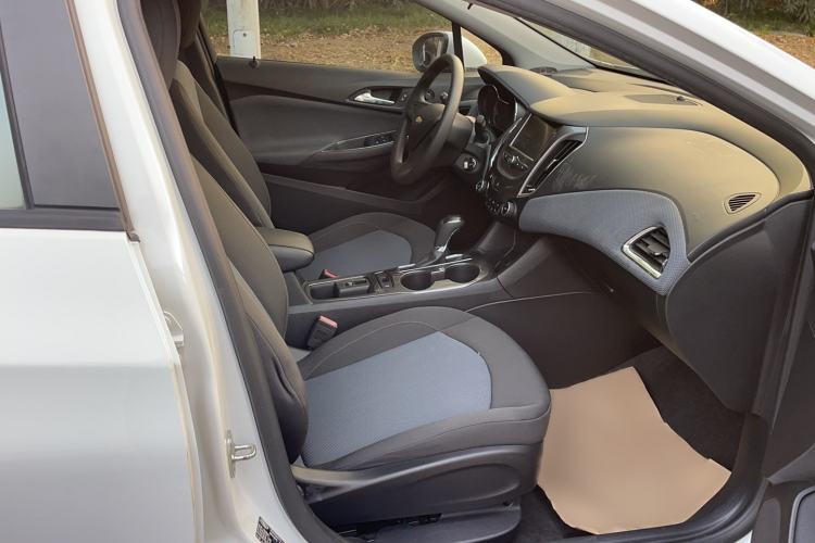 Used Chevrolet Cruze 2017 1.5L Automatic Pioneer Sunroof Edition
