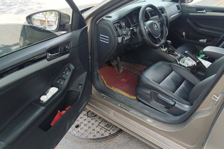 Used Volkswagen Sagitar 2017 230TSI Automatic Comfort Version
