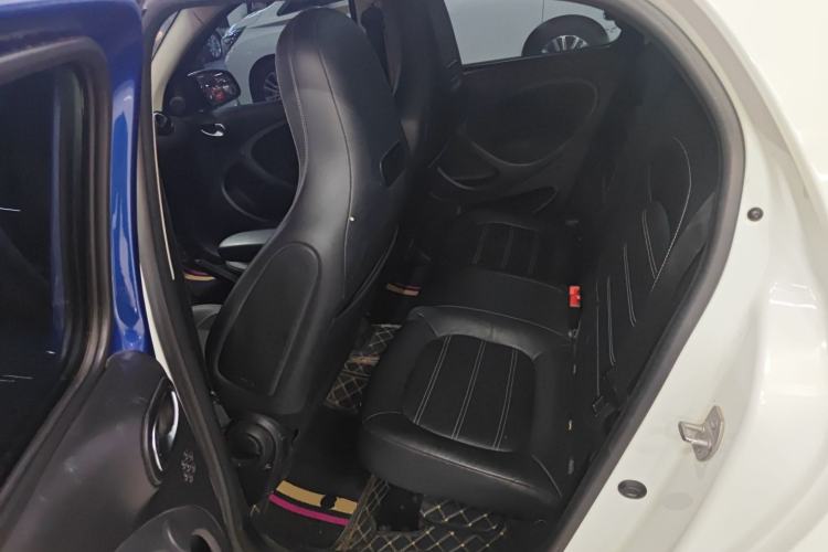 Used  forfour 2016 0.9T 66 kW Pioneer Edition