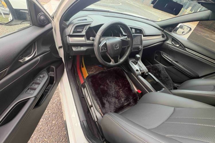 Used Honda Civic 2021 HATCHBACK 220TURBO CVT New Trendsetter
