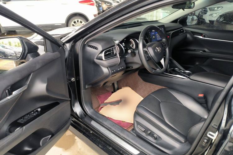 Used Toyota Camry 2021 2.0G Luxury Edition
