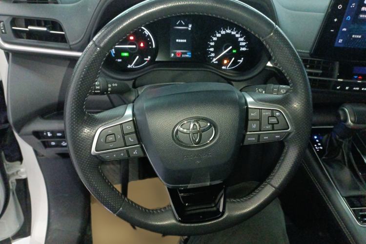 Used Toyota Sienna 2023 2.5L Hybrid Deluxe Edition
