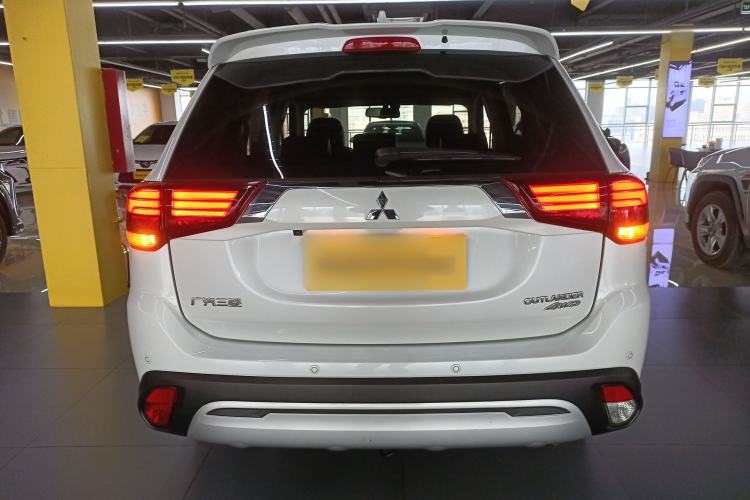Used Mitsubishi Outlander 2019 2.4L 4x4 Zhi Xiang Edition 5 Seats China VI Standard

