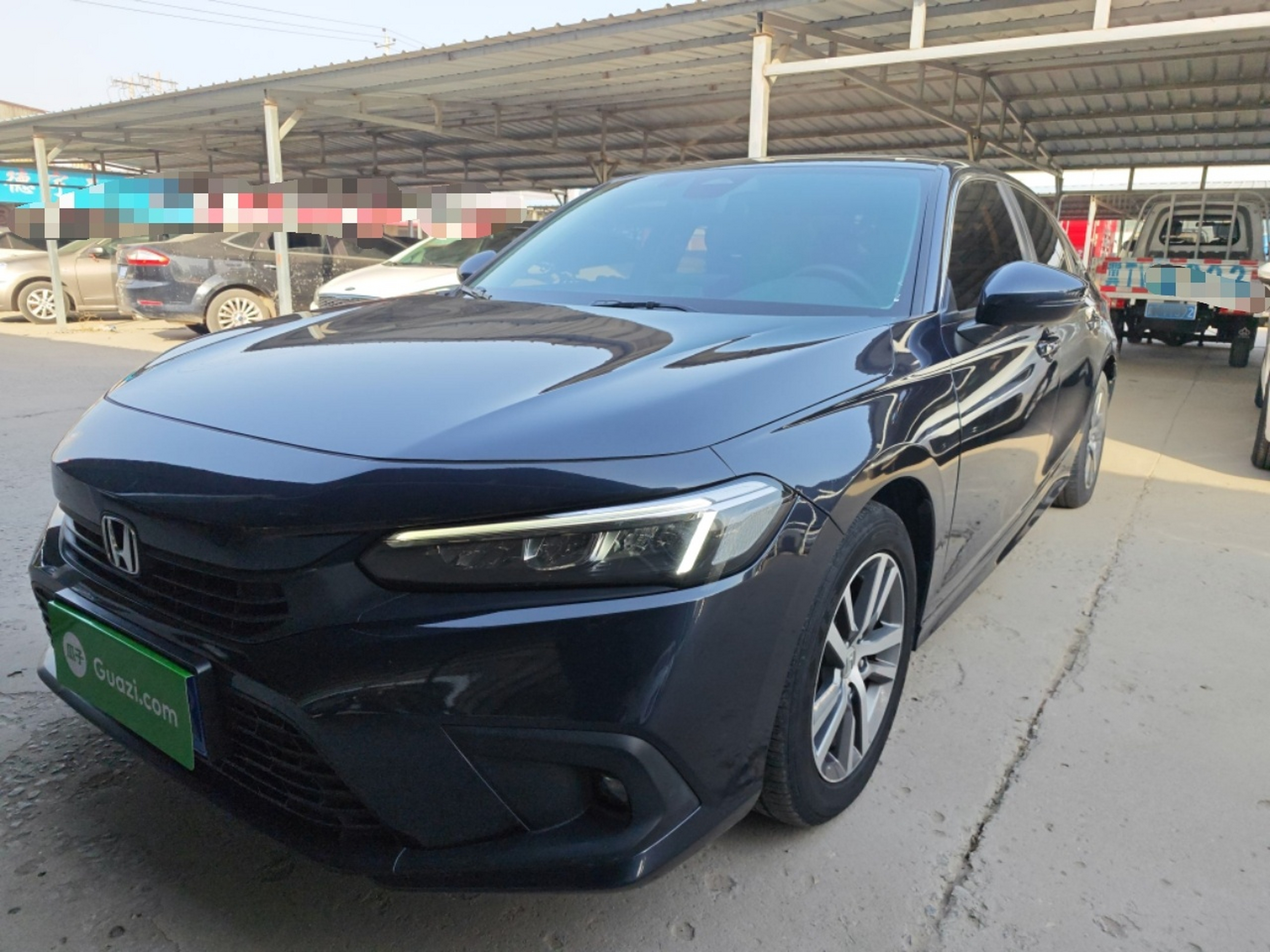 تحت مقدمة السيارة