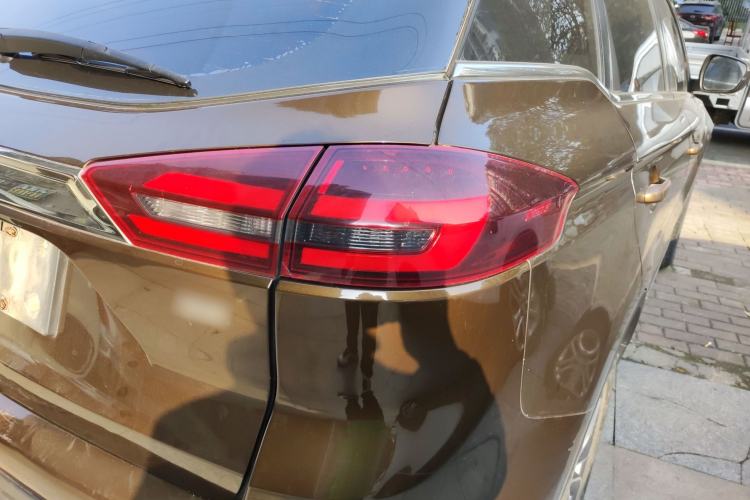 Used Geely Auto Emgrand X7 Sport 2018 2.0L Manual Two-Wheel Drive Zhiya Version
