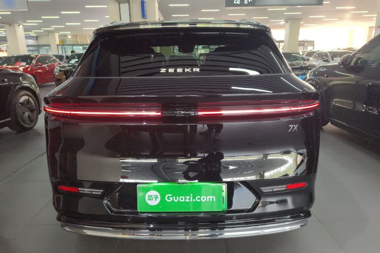 Used Zeekr 7X 2025 100 kWh Long-Range Rear-Wheel Drive with Intelligent Driving Features

