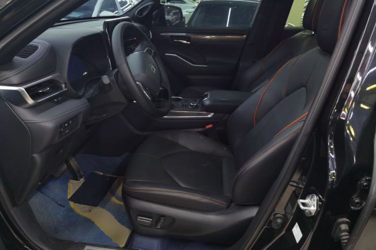 Used Toyota Crown Land Cruiser 2024 2.0T All-Wheel-Drive Prestige Version
