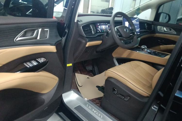 Used Denza D9 2024 DM-i 980 Four-Wheel Drive Prestige Model
