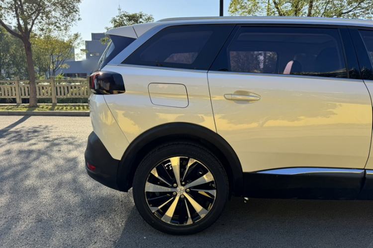 Used Peugeot 5008 2017 380THP 7-Seater Luxury Edition
