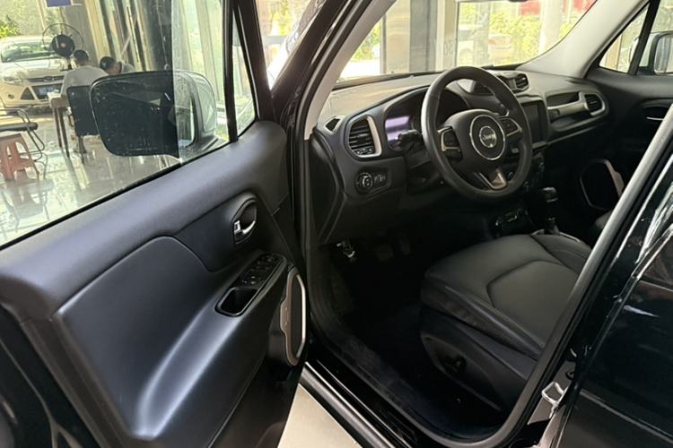 Used  Renegade 2018 Connected Large Screen Version 180TS Automatic Four-Wheel Drive All-Terrain Version
