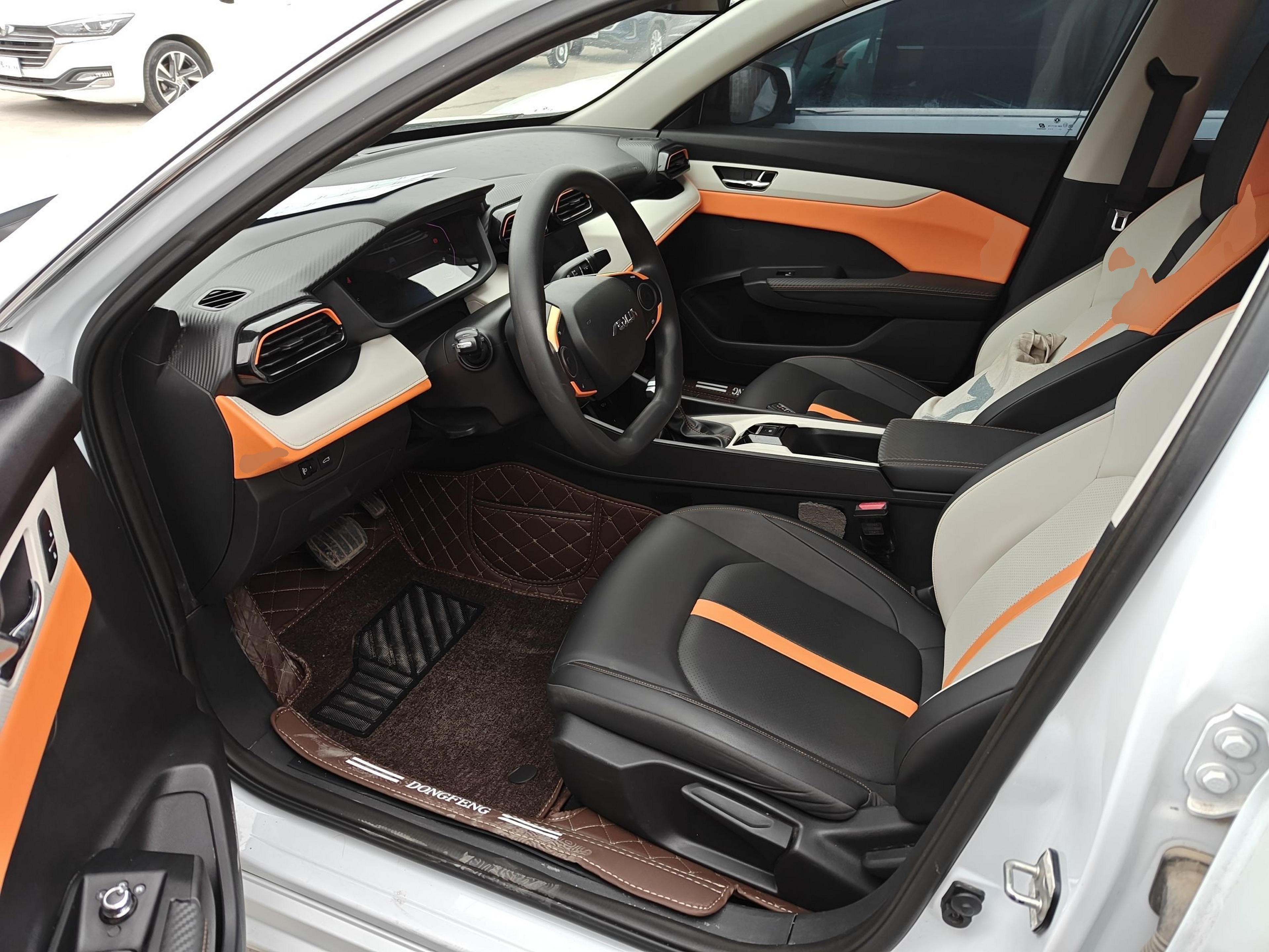 Переднее сиденье в автомобиле