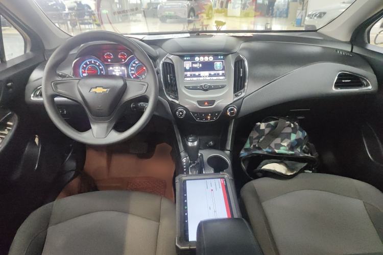 Used Chevrolet Cruze 2017 1.5L Automatic Pioneer Sunroof Edition
