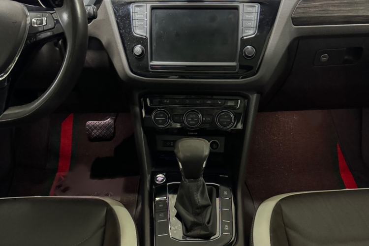 Used Volkswagen Tiguan L 2017 330TSI Automatic Two-Wheel Drive Luxury Edition