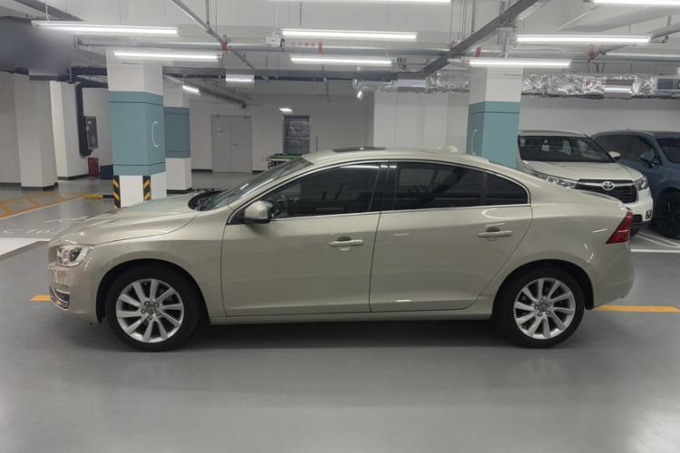 Used Volvo S60 2016 S60L T4 Zhiyuan Edition
