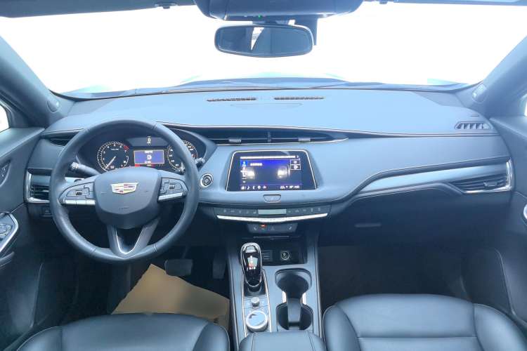 Used Cadillac XT4 2021 28T Two-Wheel Drive Leading Version
