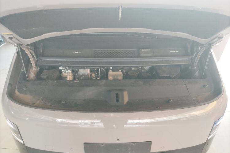 Used Li Auto MEGA 2024 Ultra Model
