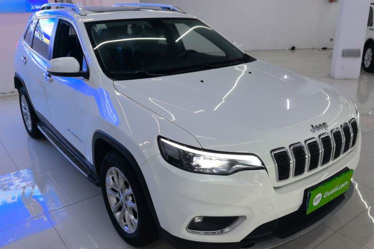 Used  Cherokee 2019 2.0T Two-Wheel Drive Smart Enjoyment Version China V
