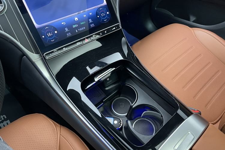 Used Mercedes-Benz GLC 2023 GLC 260 L 4MATIC Luxury Model 5 Seats
