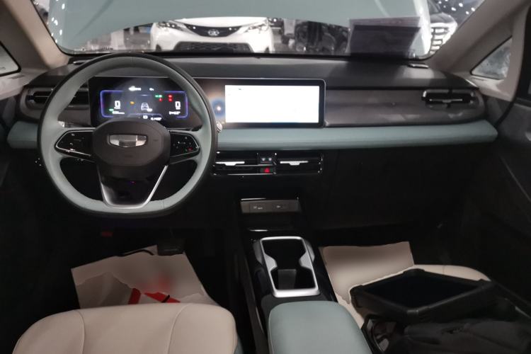 Used Geometry E Firefly 2024 401 km Fluorescent
