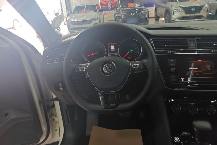 Used Volkswagen Tiguan L 2019 330TSI Automatic Two-Wheel Drive Smart Luxury Version China V Emission Standard
