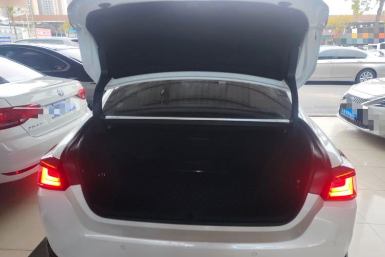 Used Lexus ES 2025 300h Deluxe Edition