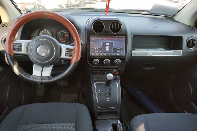 Used  Compass (Import) 2015 2.0L two-wheel drive sport version
