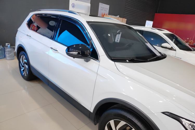 Used Volkswagen Tiguan L 2024 Outstanding Model 300TSI Automatic Two-Wheel Drive Longteng Edition
