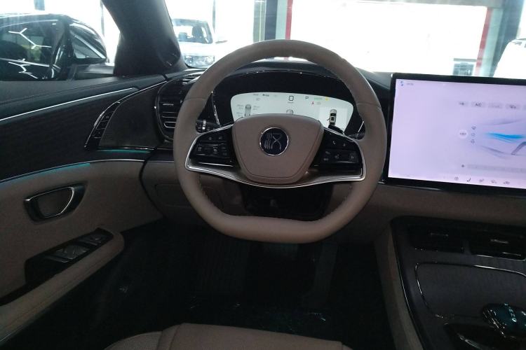 Used BYD Han 2025 EV with 701 km of Laser Radar-Enabled Intelligent Driving
