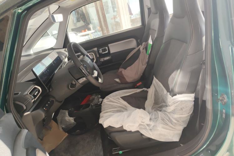 Used Baojun KiWi EV 2023 Edition Strawberry Bear Limited Edition Lithium Iron Phosphate