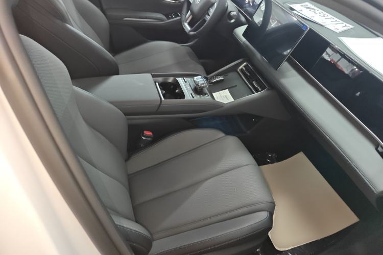 Used BYD Qin L 2025 DM-i Smart Drive 120KM Leading Model
