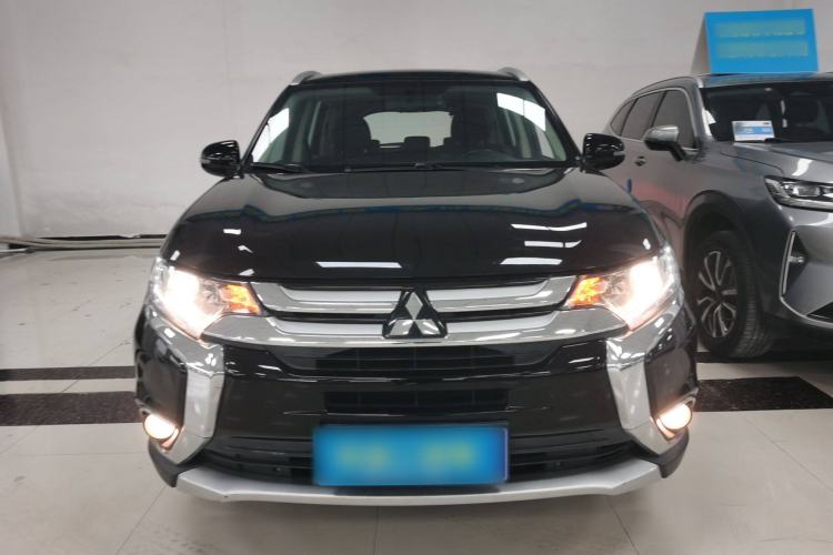 Used Mitsubishi Outlander 2018 2.0L Two-Wheel-Drive Jiale Edition 7-Seater
