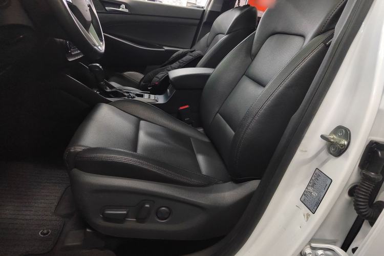 Used Hyundai Tucson 2018 1.6T Dual-Clutch Two-Wheel Drive 15th Anniversary Special Edition
