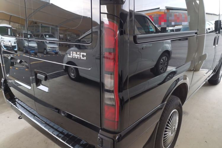 Used JMC Fushun 2025 2.0T 6MT Diesel Short-Wheelbase Low-Roof Commercial Multi-Purpose Passenger Vehicle with 5/6 Seats and Twin-Swing Tailgate
