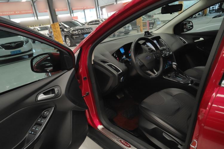 Used Ford Focus 2015 Hatchback 1.6L Automatic Fashion Edition
