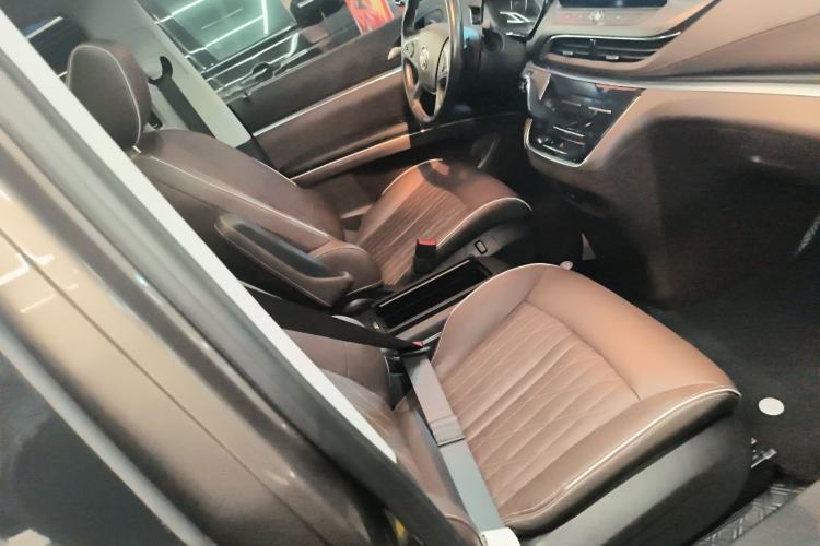 Used Buick GL8 2023 Land Executive Class 652T Luxury Model
