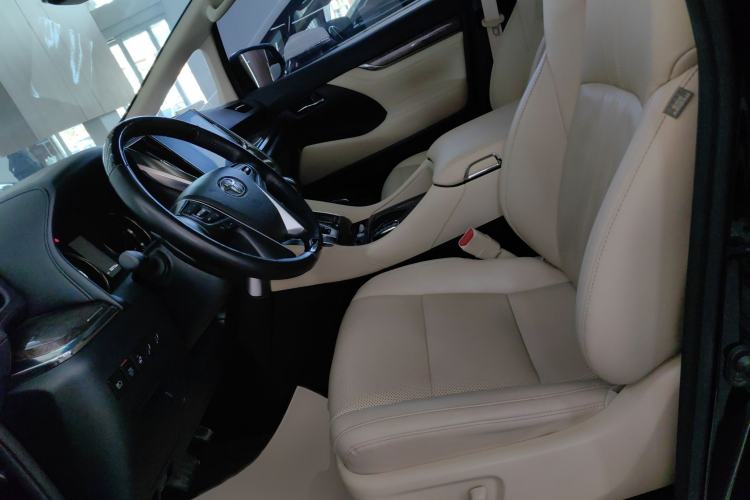 Used Toyota Vellfire 2023 Crown Dual-Engine 2.5L HV Ultimate Edition
