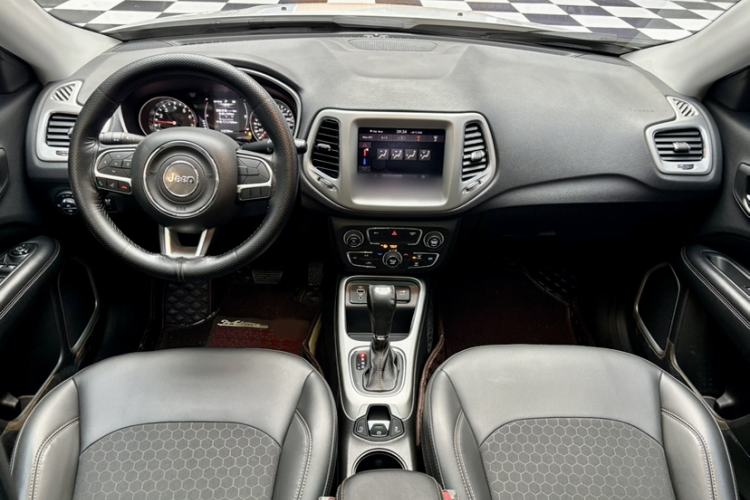 Used  Compass 2020 220T Automatic Leading Edition
