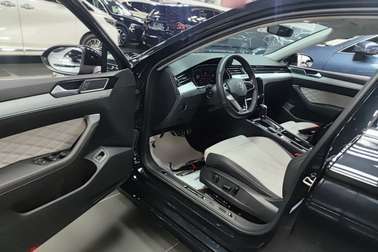 Used Volkswagen Magotan 2023 2 Million Units Commemorative Edition 330TSI DSG Luxury Version
