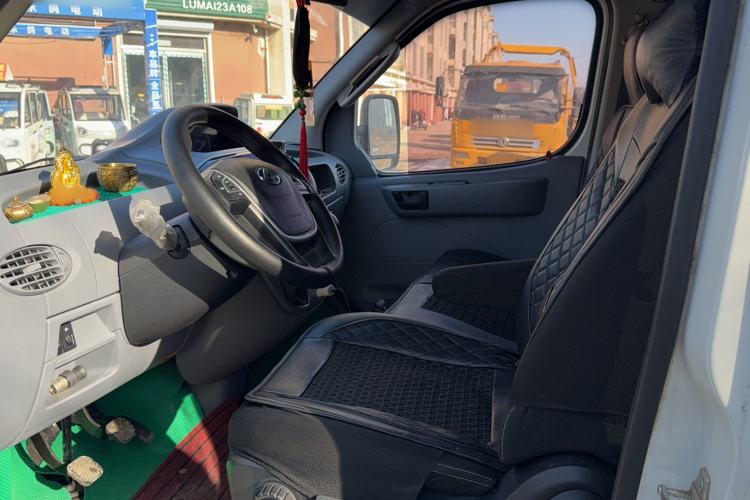 Used SAIC MAXUS Xintu V80 2023 2.0T Manual Classic Aoyuntong Short Wheelbase Mid-Roof 5/6-Seater
