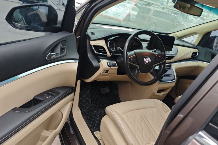 Used Buick GL8 2023 Facelifted Land Cruiser Executive Luxury Version
