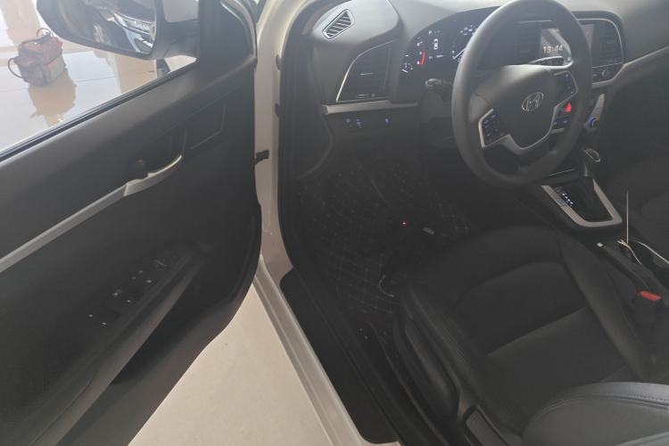 Used Hyundai Elantra 2016 1.6L Automatic ZhiXuan – Elite Version
