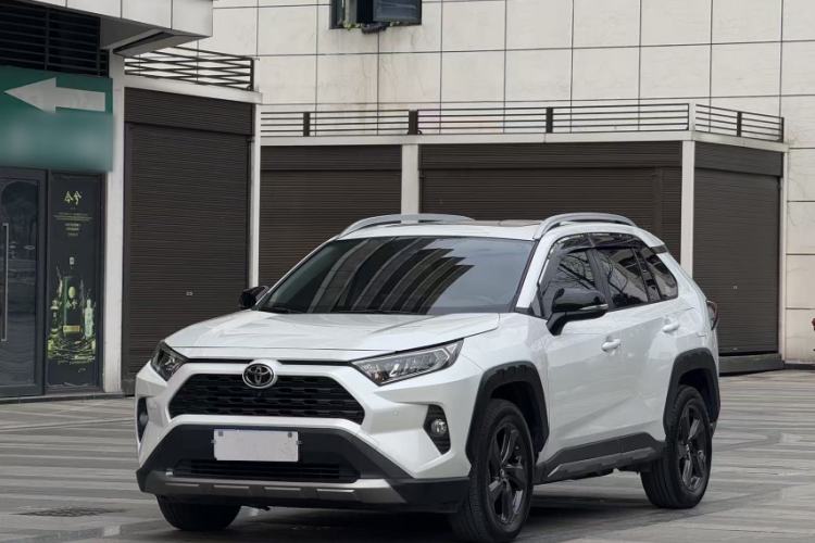 Used Toyota RAV4 2022 2.0L CVT 4x4 Fashion Edition
