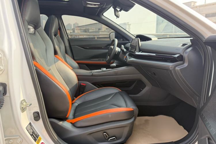 Used Changan UNI-V 2023 1.5T Prestige Model
