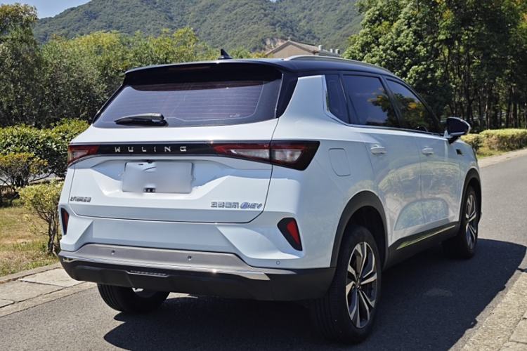 Used Wuling Asta 2022 2.0L DHT Electric-Speed Version
