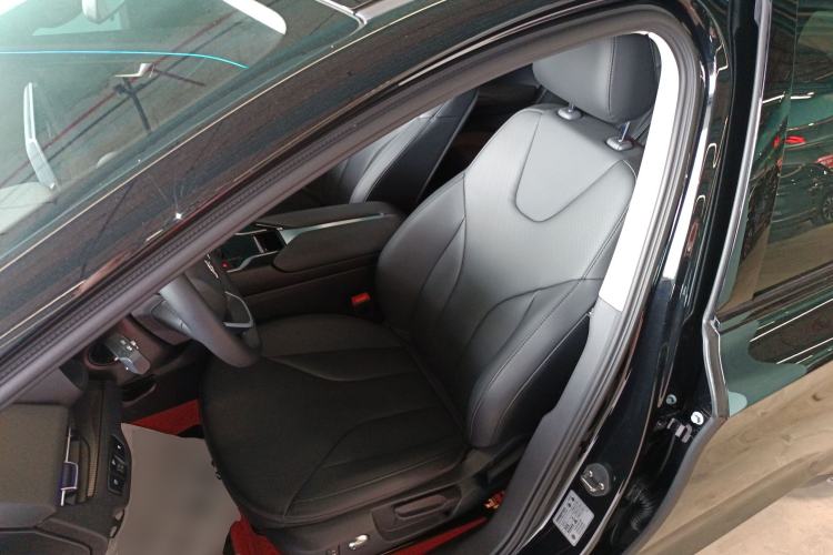 Used Hongqi E-QM5 2024 450km Range Commuter Version
