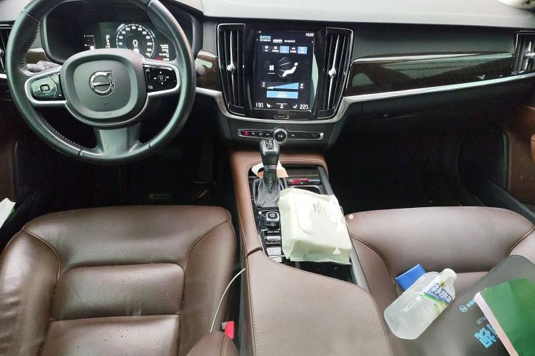 Used Volvo S90 2018 T4 Zhiyuan Edition
